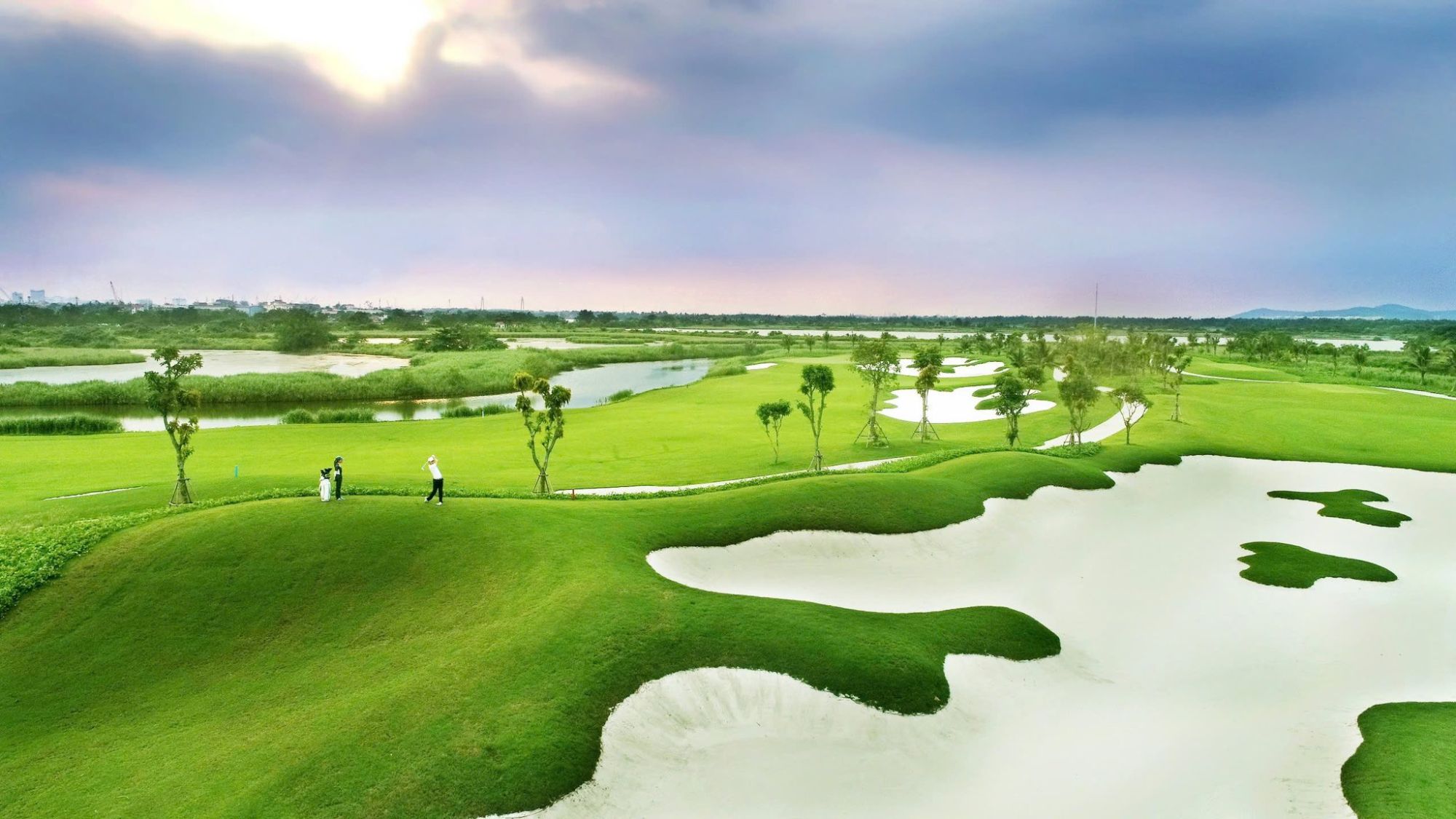 Tổ hợp 02 sân golf 18 hố tiêu chuẩn quốc tế 