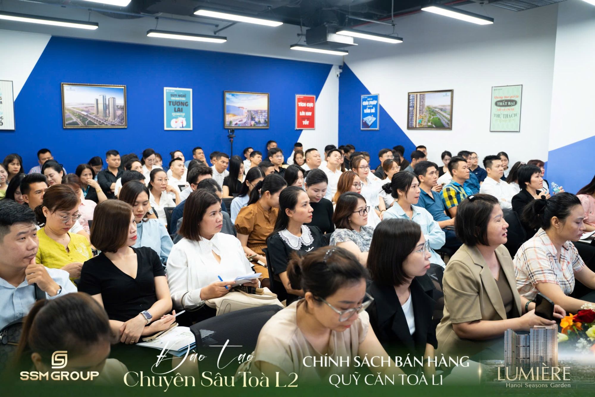 Hội trường chật kín chỗ ngồi minh chứng cho sức hút của tòa L2 Lumière Hanoi Seasons Garden.